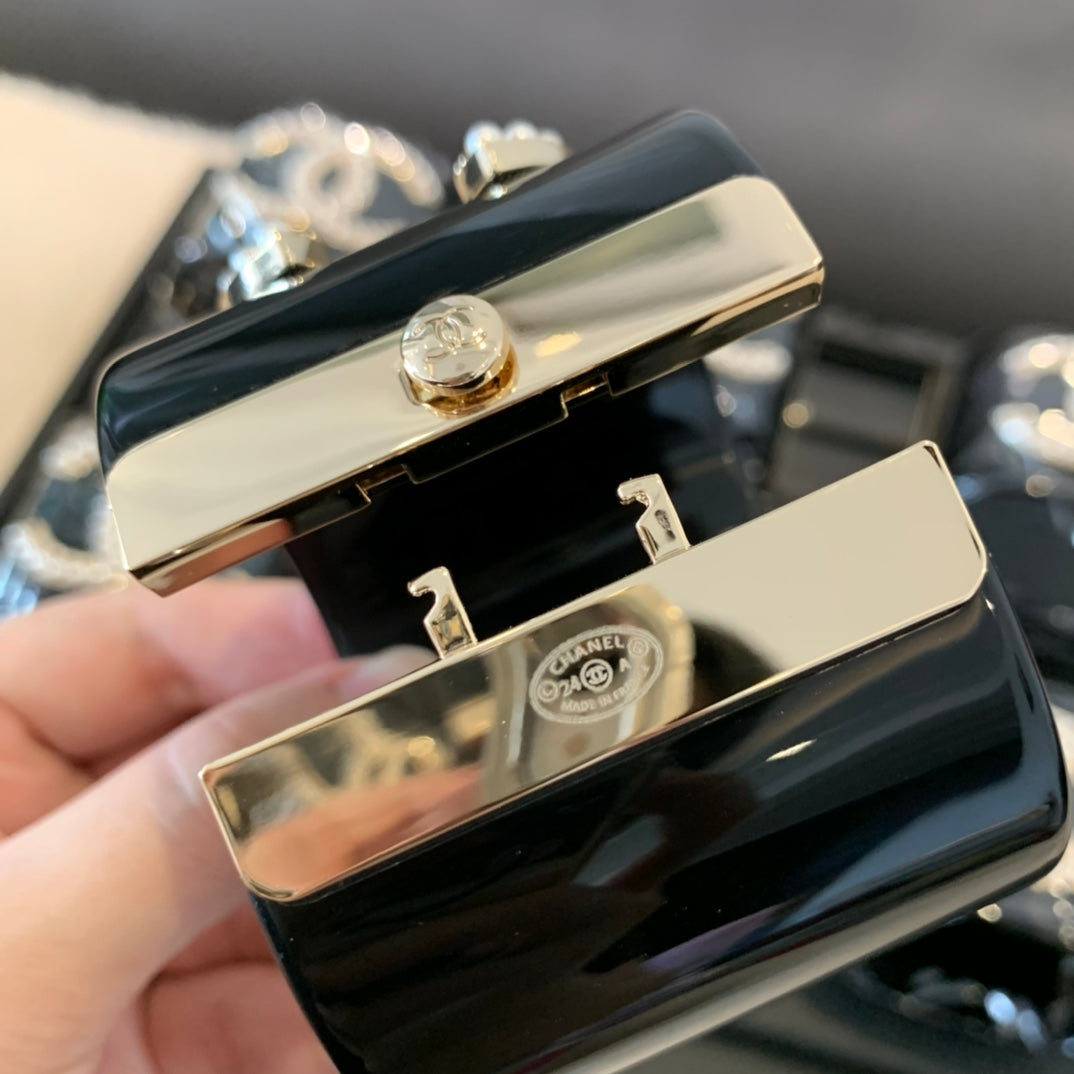 Accessory 29