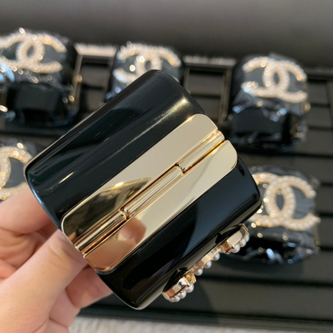 Accessory 29