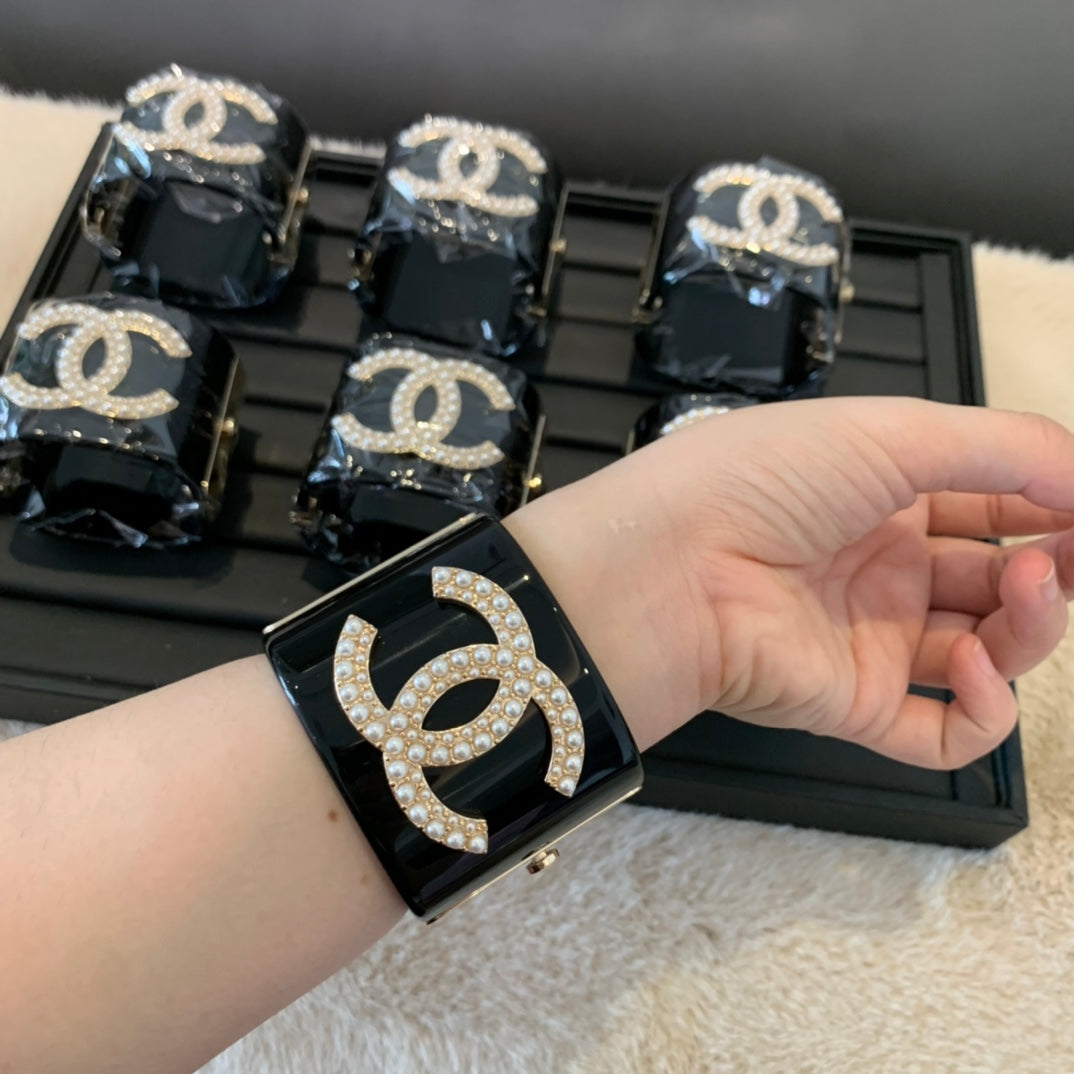 Accessory 29